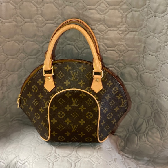 Authentic Leather Louis Vuitton Ellipse Handbag - Picture 3 of 9
